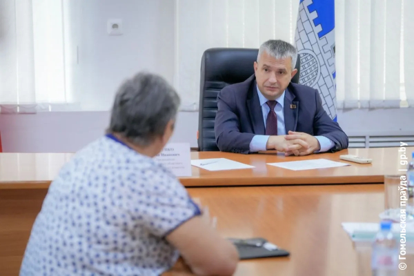 Председатель облисполкома Иван Крупко провел прием граждан в Лоеве