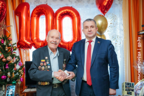 Начало нового столетия: с вековым юбилеем губернатор Иван Крупко поздравил ветерана Николая Касперовича