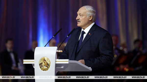 Лукашенко про Год белорусской женщины: впервые выбрали не просто тему года, а его символ