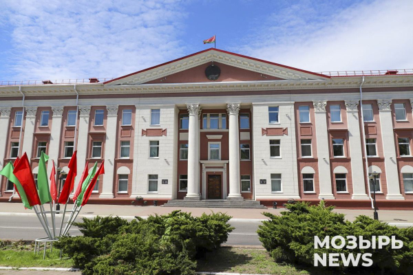 Руководство Мозырского района поздравляет строителей с профессиональным праздником